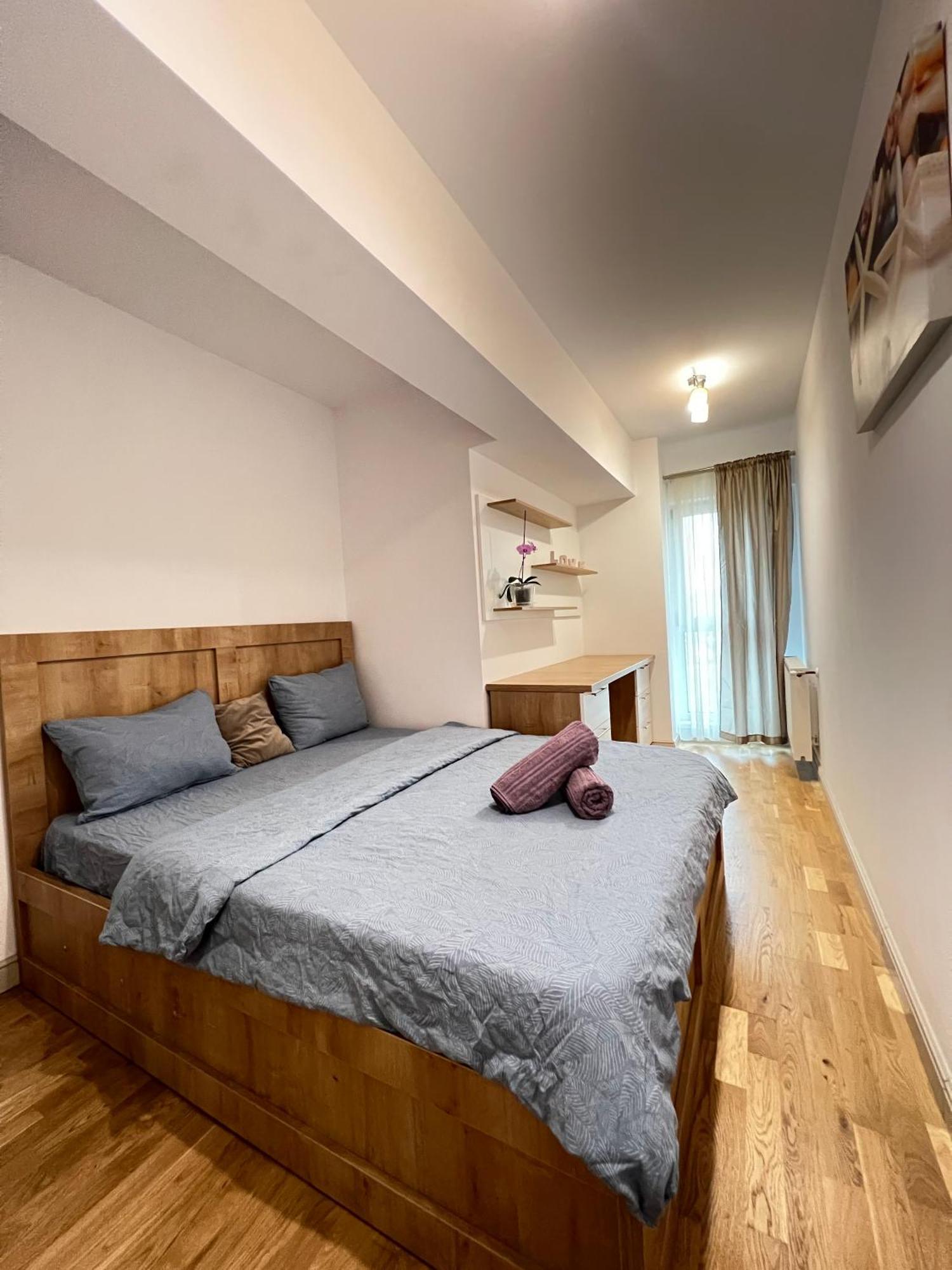 Airport Flyhub Chic Apartment Яссы Экстерьер фото