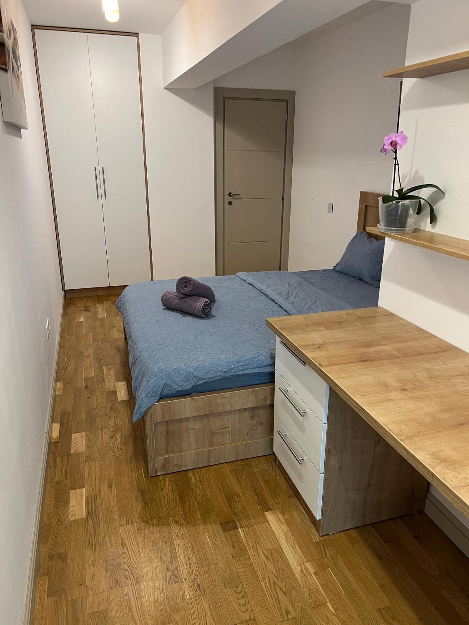 Airport Flyhub Chic Apartment Яссы Экстерьер фото