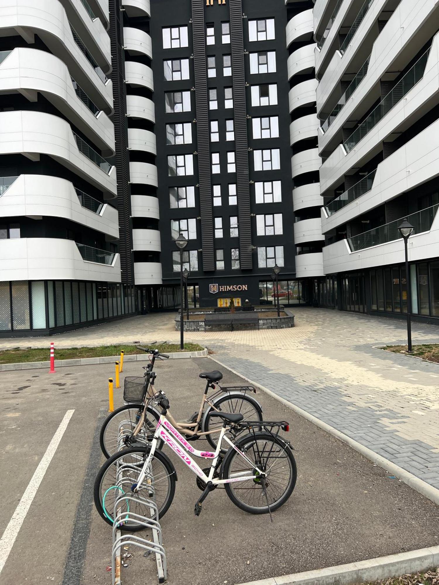 Airport Flyhub Chic Apartment Яссы Экстерьер фото